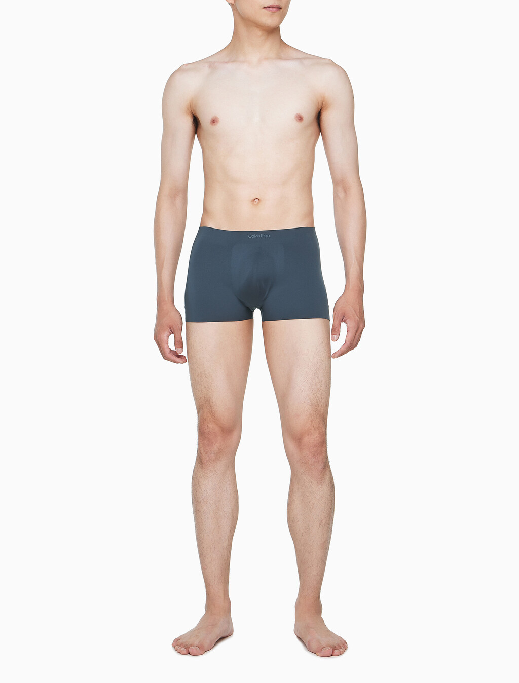 Buy 남성 CK 블랙 이노베이션 로우 라이즈 드로즈 in color NAVY