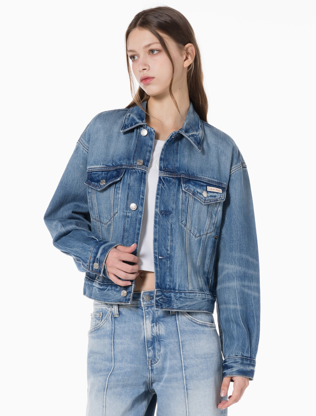 Buy 여성 코튼 셀비지 90's 트러커 자켓 in color BLUE