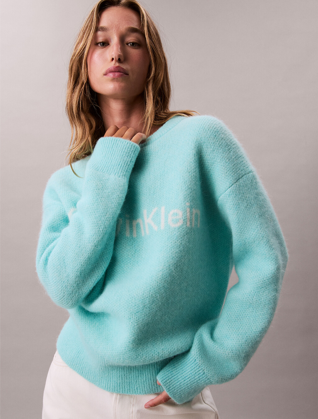 Buy 여성 L/S 알파카 로고 스웨터 in color Turquoise