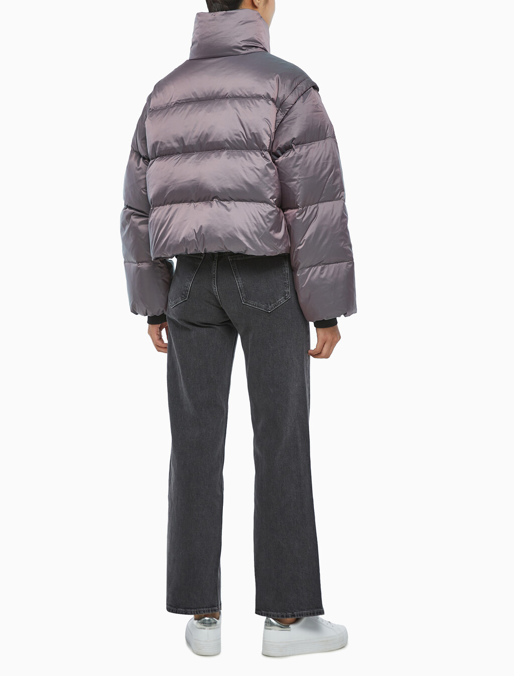 Buy 여성 투톤 글로시 디터쳐블 크롭 다운 in color AMARANTH 