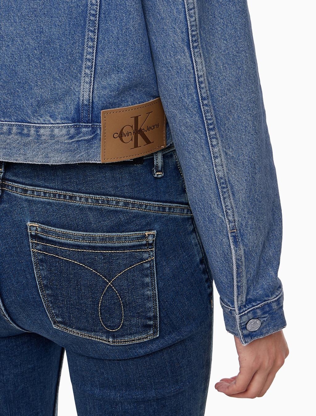 Buy 여성 90's 크롭 데님 자켓 in color MID BLUE BACK EMBRO