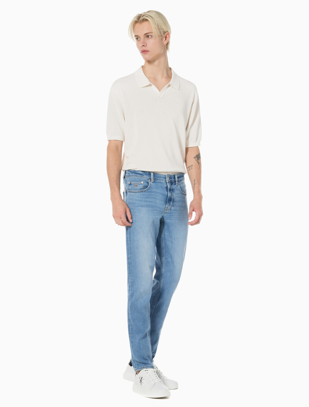 Buy 남성 바디 테이퍼핏 라이트블루 이탈리안 데님 in color CHALKY BLUE
