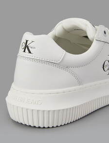 Buy CKJ 말모 플랫폼 스니커즈 in color WHITE