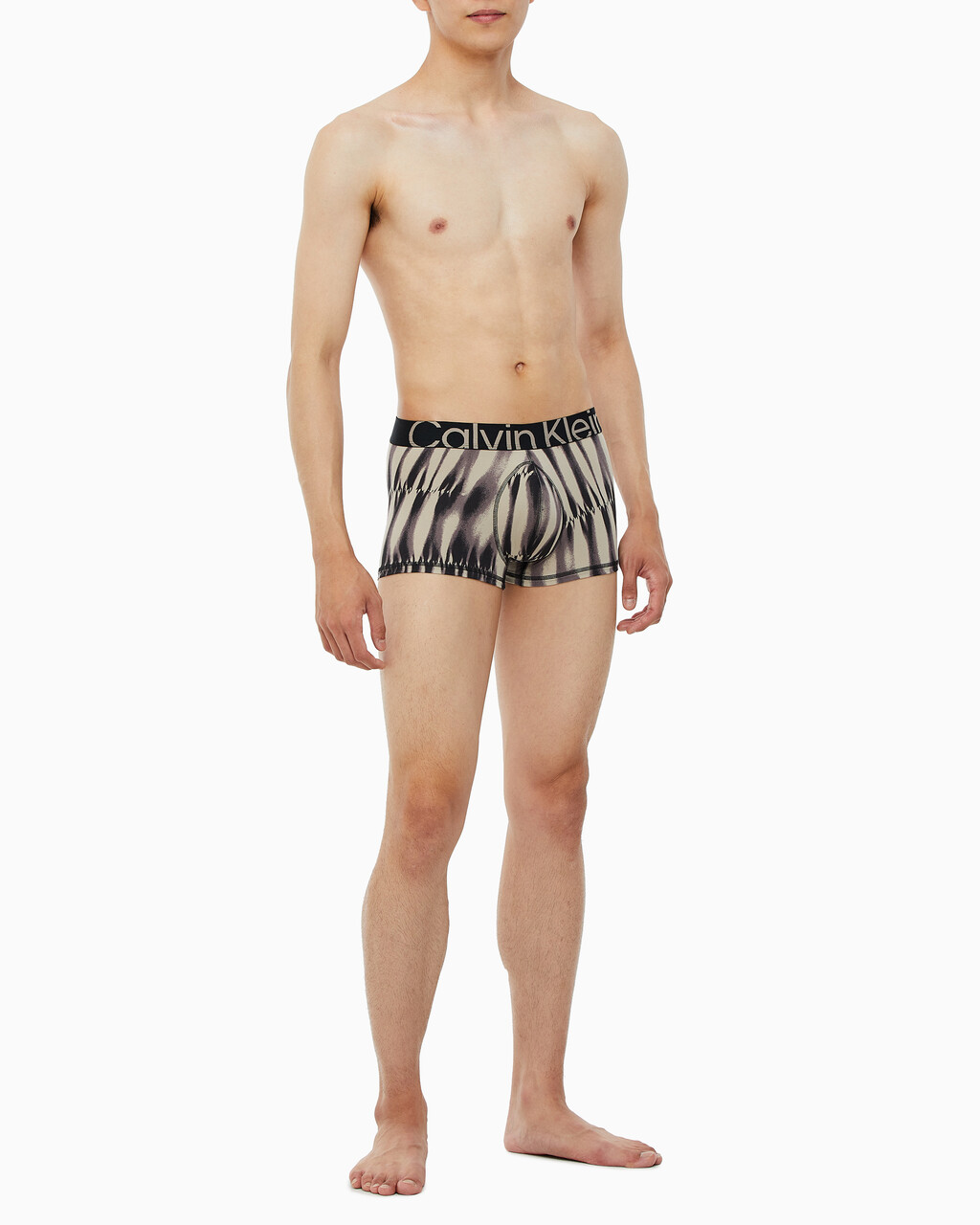 Buy 남성 퓨쳐쉬프트 LTE 로우라이즈 트렁크 in color MIRAGE PRINT_BLACK