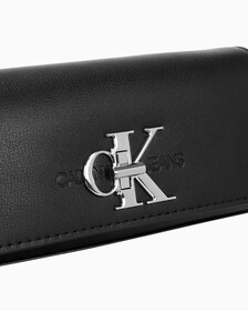 Buy 여성 CKJ 모노그램 HW 체인 클러치 in color BLACK