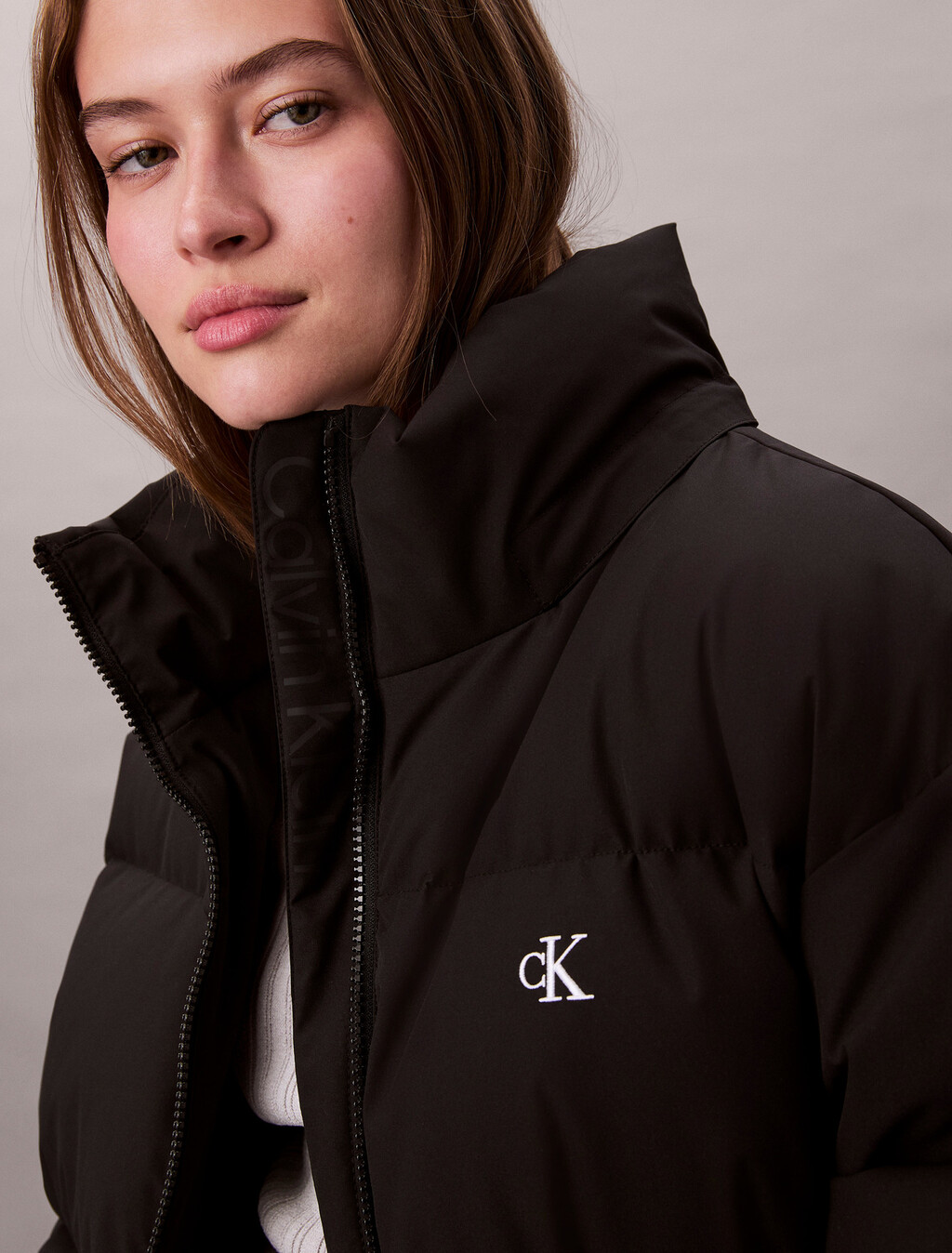 Buy 여성 미드 랭스 후드 다운 in color BLACK