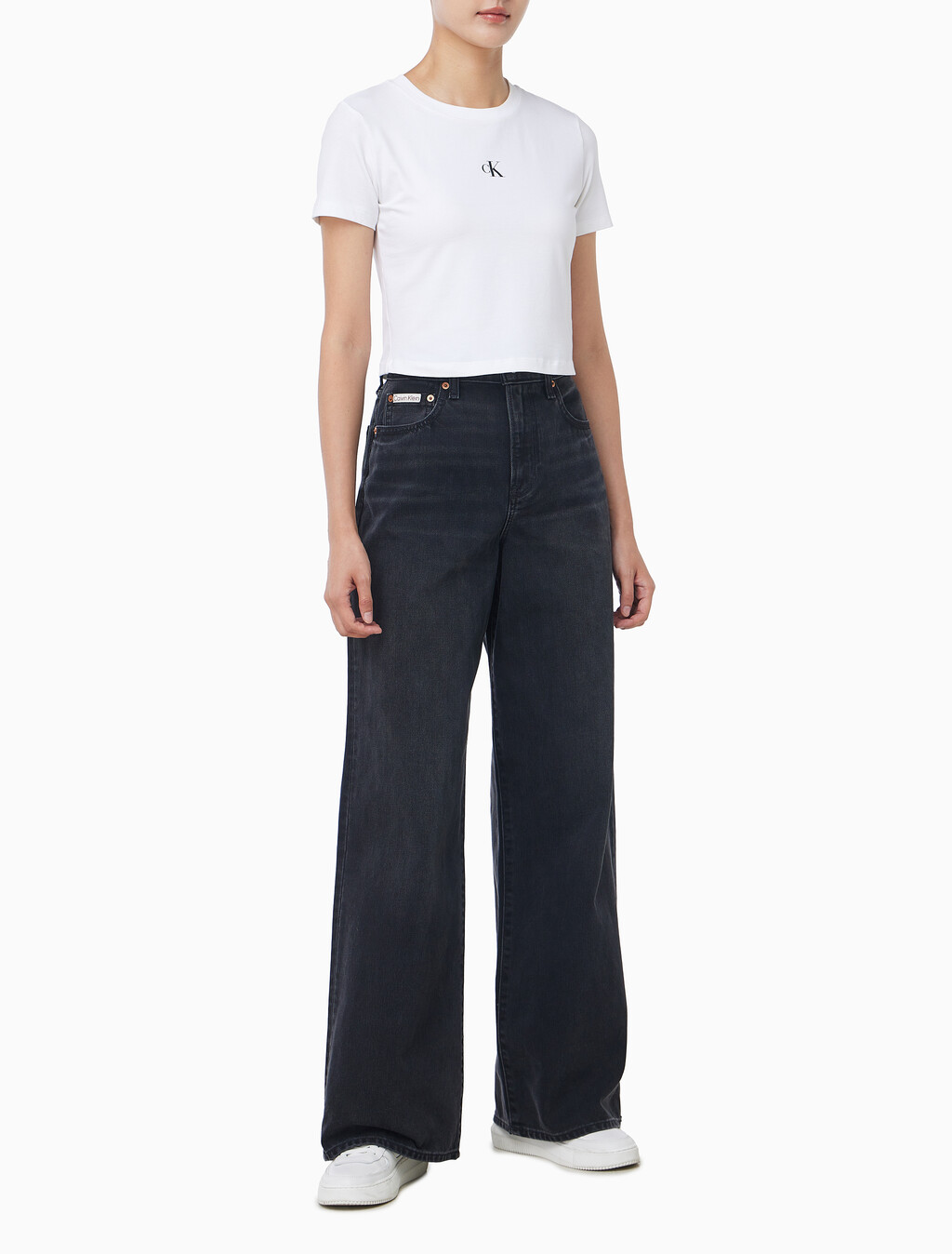 Buy 여성 와이드 레그핏 이브닝 블랙 팬츠 in color Black