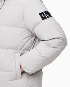 Buy 남성 레귤러핏 스탠드 카라 숏 다운 푸퍼 재킷 in color GREY