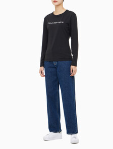 Buy 여성 슬림핏 인스티튜셔널 로고 긴팔 티셔츠 in color CK BLACK