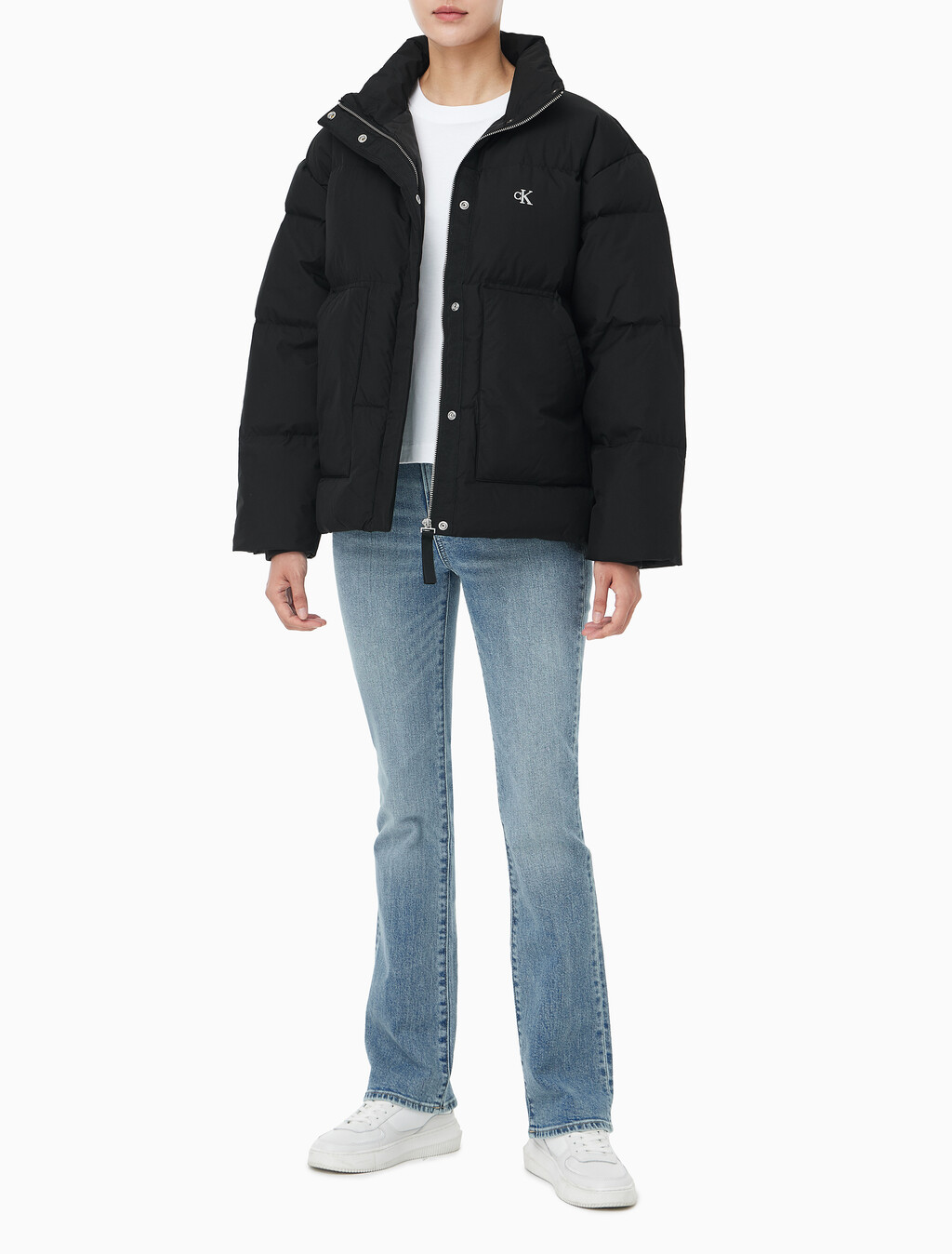 Buy 여성 숏 렝스 스탠드 카라 푸퍼 in color BLACK