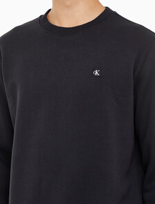 Buy 남성 레귤러핏 CK 뱃지 로고 기모 스웨트셔츠 in color CK BLACK