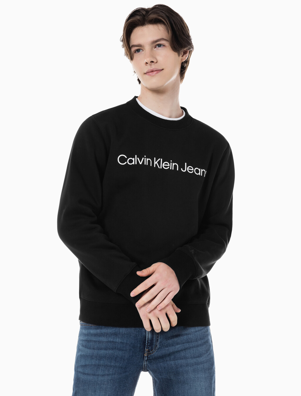 Buy 남성 레귤러핏 인스티튜셔널 로고 기모 스웨트셔츠 in color CK BLACK
