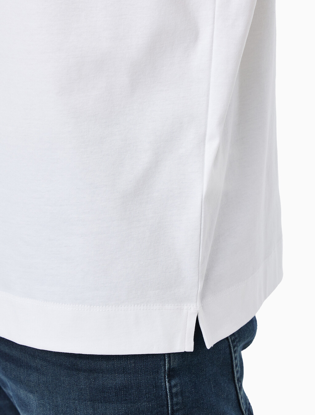 Buy 클래식 인터록 폴로 티 in color BRIGHT WHITE