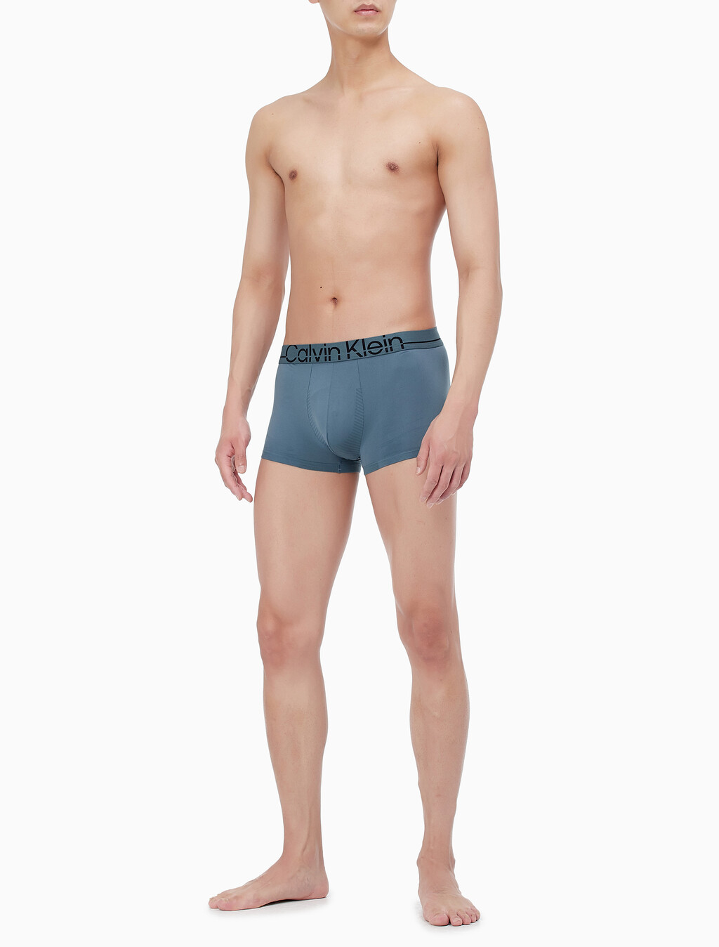 Buy 남성 CK 프로 핏 마이크로 로우라이즈 드로즈 in color BLUE LAKE