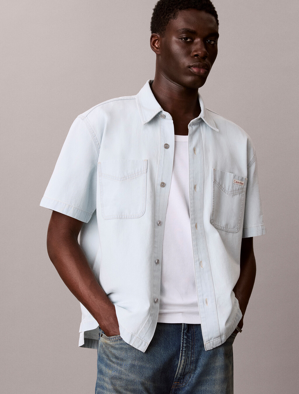 Buy 숏슬리브 블리치 아웃 데님 셔츠 in color White Blue