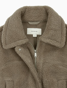 Buy 여성 서모 리지스턴스 셰르파 자켓 in color KHAKI