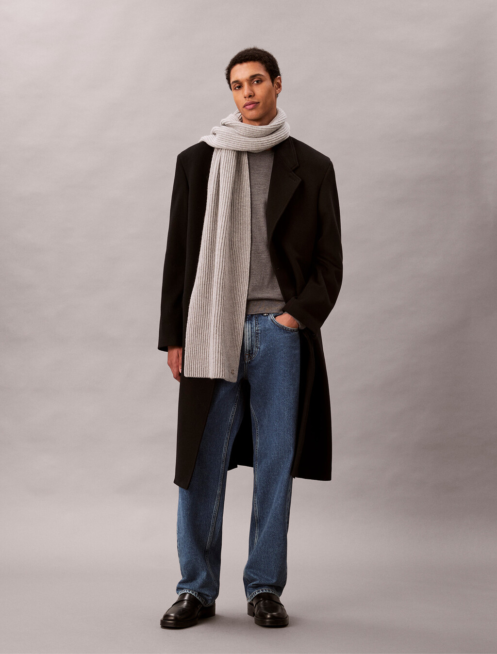 Buy 남녀공용  모노그램 하드웨어 울 머플러 in color HEROIC GREY HEATHER