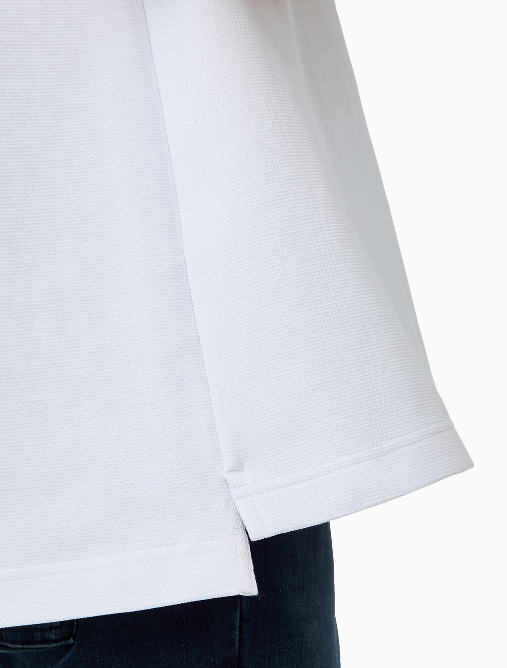 Buy 남성 릴렉스핏 텍스처드 피케 로고 반팔 티셔츠 in color BRILLIANT WHITE