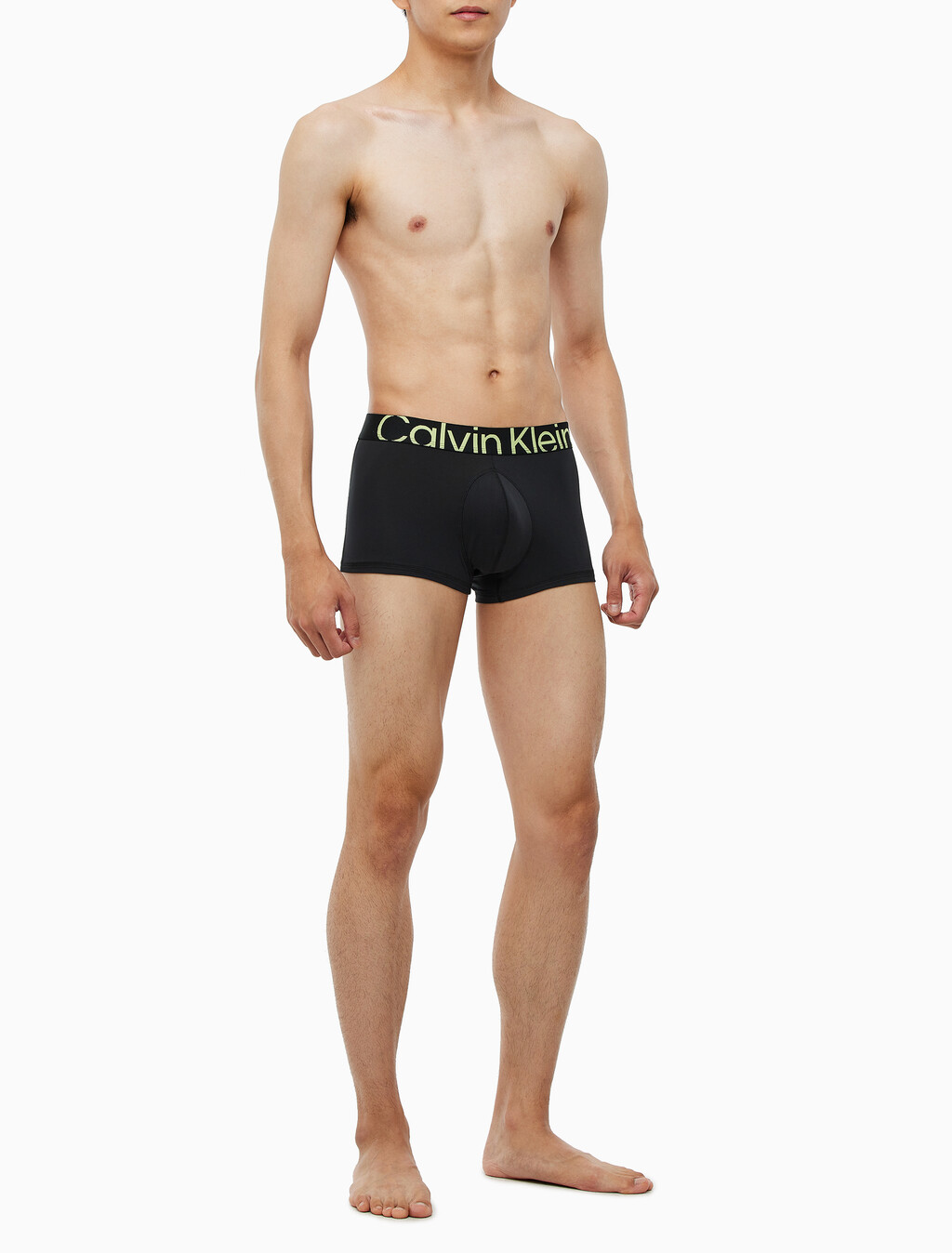 Buy 남성 퓨쳐쉬프트 마이크로 로우라이즈 드로즈 in color BLACK