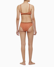 Buy 여성 퓨쳐 쉬프트 홀리데이 AF 하이레그 탕가 in color RED BROWN