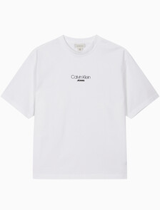 Buy 남성 릴렉스핏 CKJ 그래픽 반팔 티셔츠 in color BRILLIANT WHITE