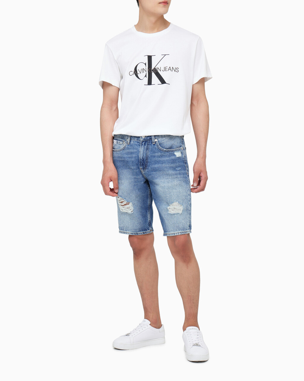 Buy 남성 레귤러핏 디스트로이드 라이트블루 데님 쇼츠 in color 028A CHALKY BLU