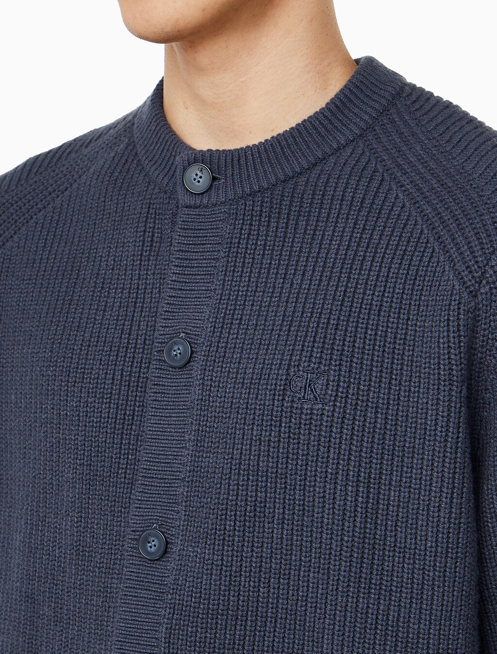 Buy 남성 릴렉스핏 크루넥 버튼 가디건 in color NAVY