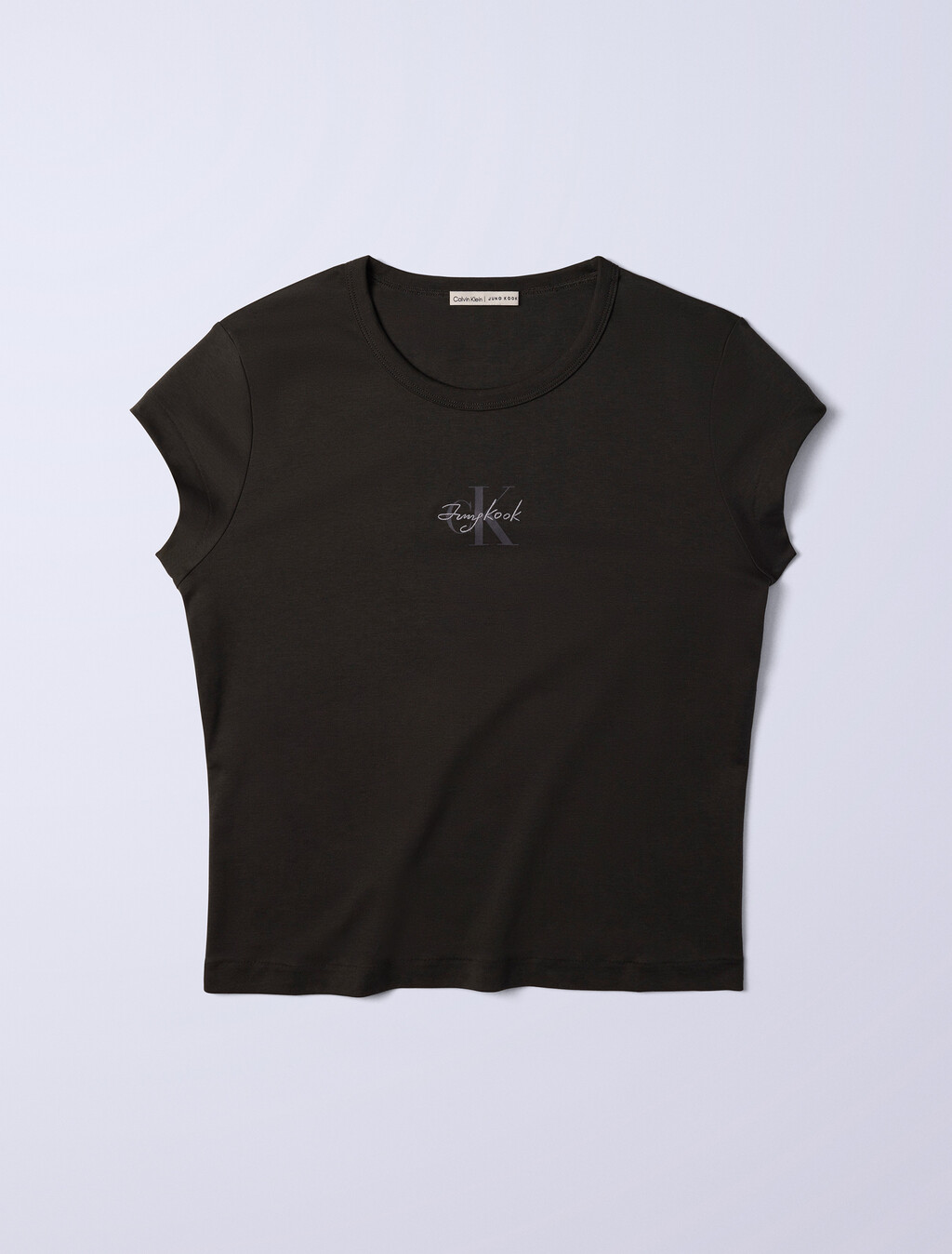 Buy Jung Kook for Calvin Klein 여성 모노그램 베이비 반팔 티셔츠 in color PEAT