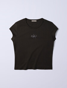 Buy Jung Kook for Calvin Klein 여성 모노그램 베이비 반팔 티셔츠 in color PEAT