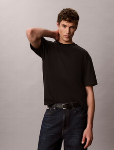 Buy 릴렉스드핏 쿨링 저지 모노로고 티 in color BLACK