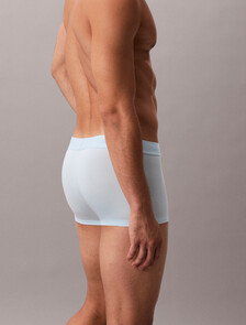 Buy 남성 모던 로고 패치 마이크로 로우 라이즈 트렁크 in color Sky Blue