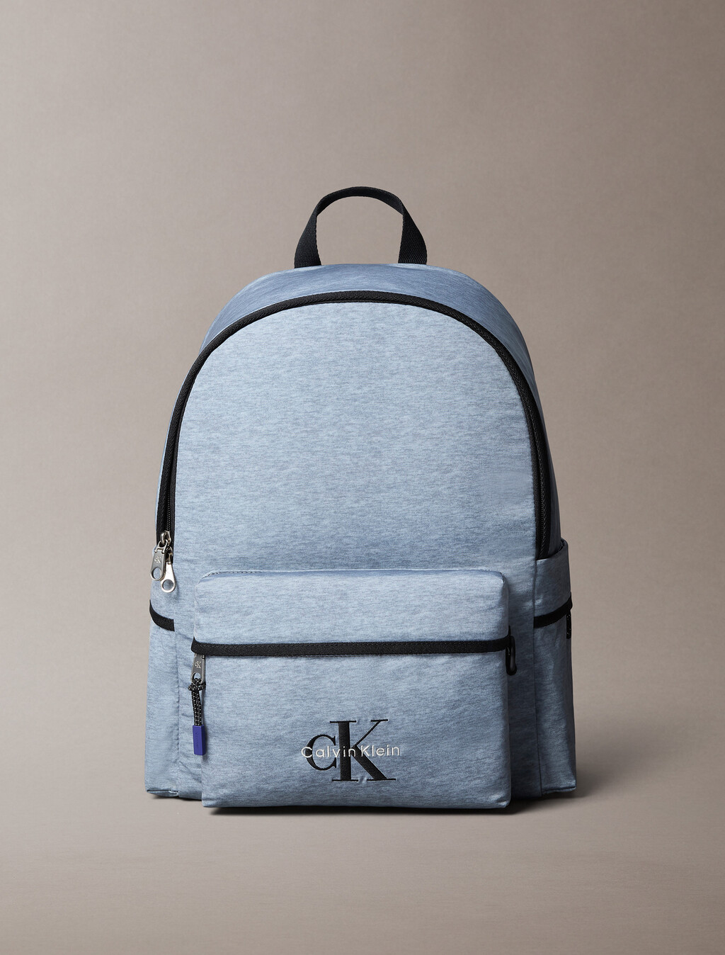 Buy 남녀공용 볼드 로고 나일론 헤더 라운드 백팩 in color Grey