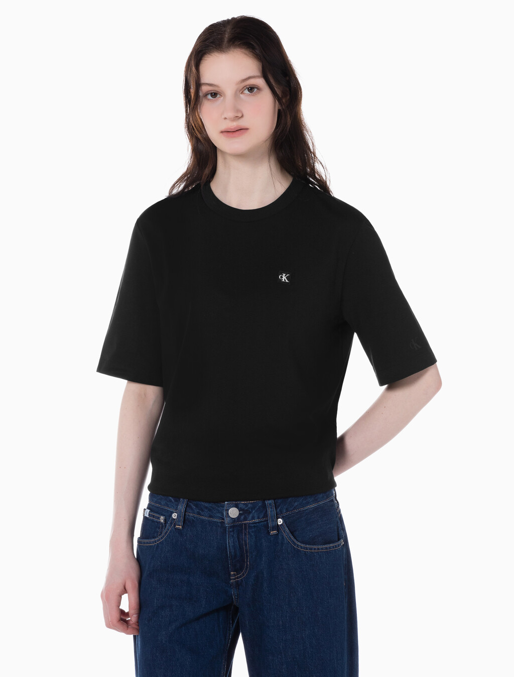 Buy 여성 릴렉스 로고 반팔 티셔츠 in color CK BLACK
