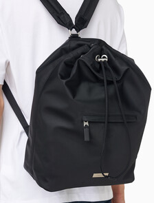 Buy 남성 슬릭 나일론 드로우 스트링 백팩 in color BLACK