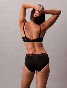 Buy 여성 퍼펙틀리 핏 레이스 AF 힙스터 in color BLACK