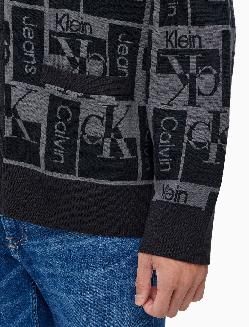 Buy 남성  릴렉스 핏 AOP 로고 스웨터 가디건 in color CK BLACK