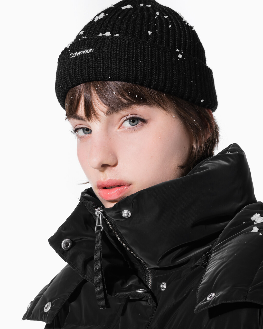 Buy 여성 디터쳐블 후디 다운 푸퍼 in color CK BLACK