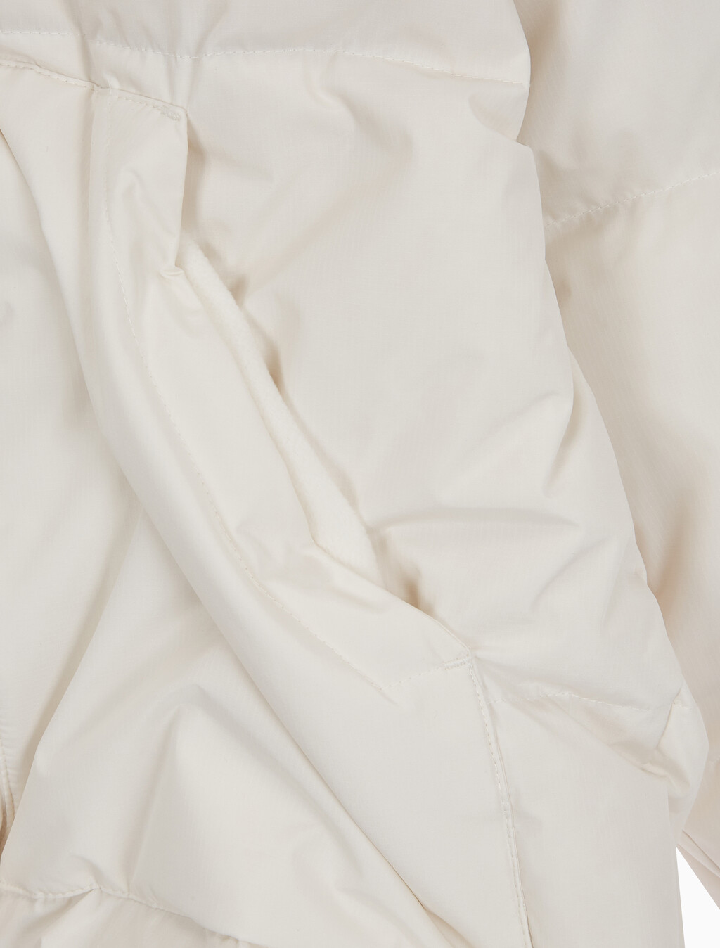 Buy 여성 숏랭스 스탠드 카라 푸퍼 다운 재킷 in color WHITE