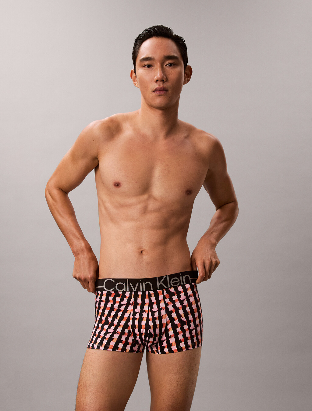 Buy 남성 뉴 사인 로고 로우 라이즈 트렁크 in color Black Print