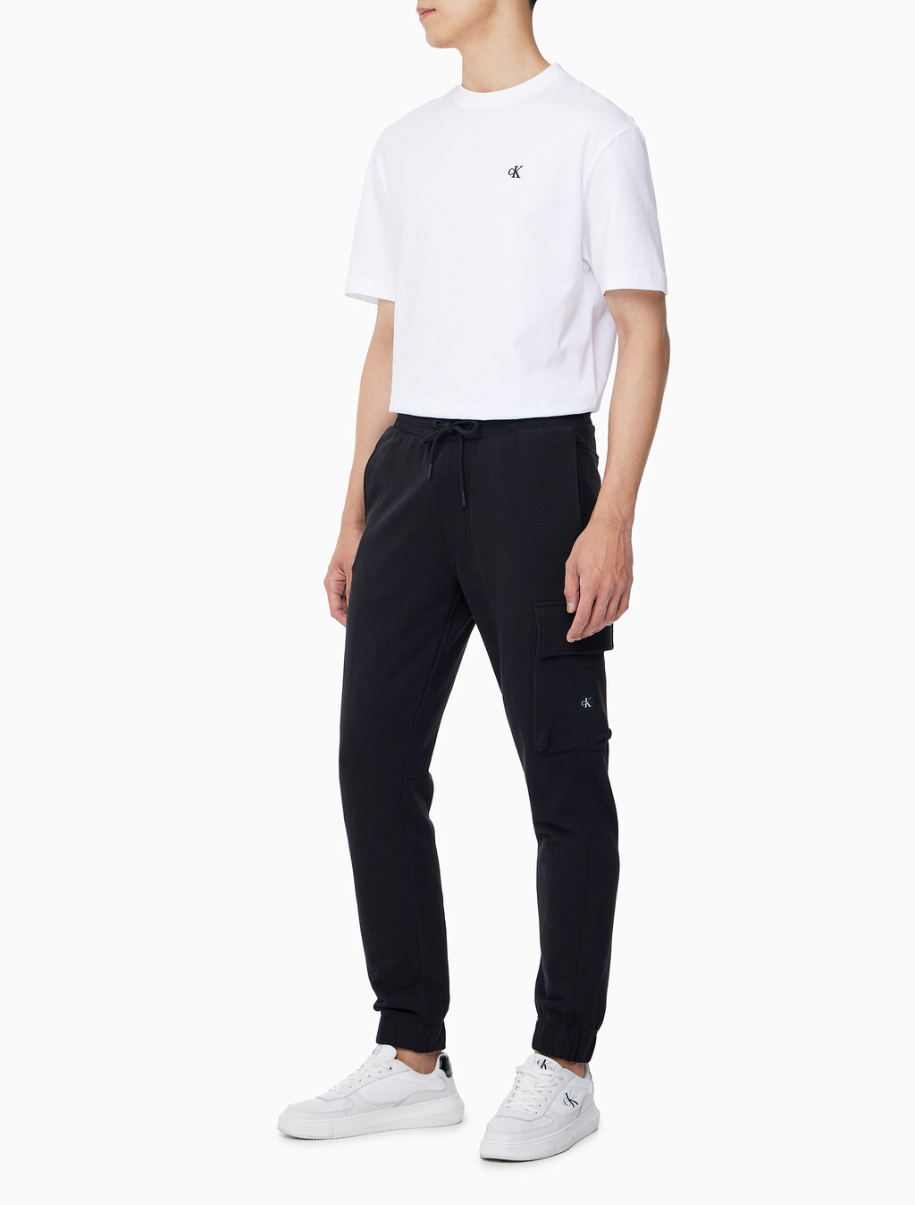 Buy 남성 릴렉스핏 밴딩 카고 스웻팬츠 in color CK BLACK