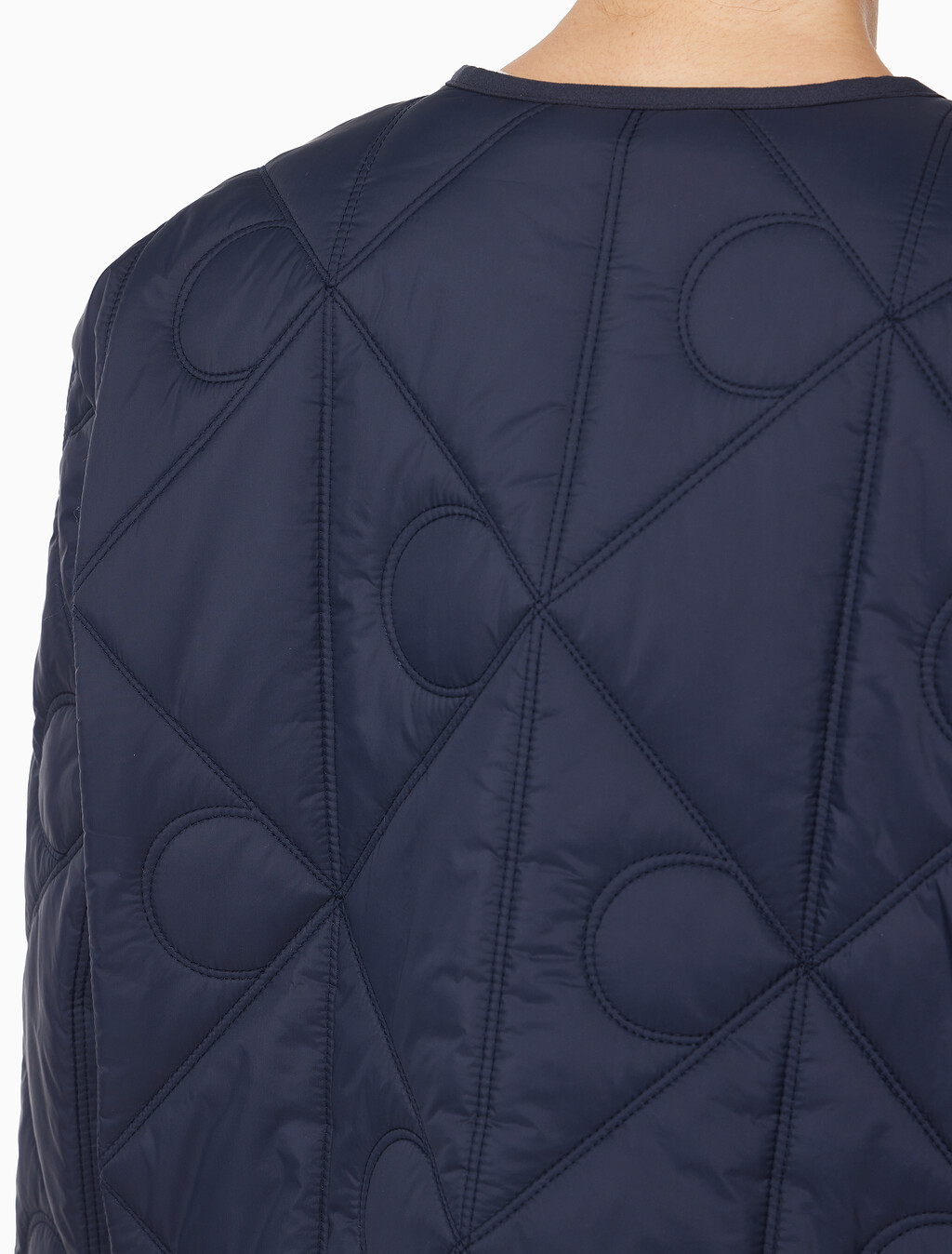 Buy 여성 라이트웨이트 AOP 퀼티드 라이너 자켓 in color Navy