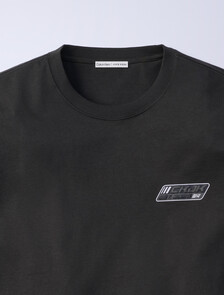 Buy Jung Kook for Calvin Klein  남성 릴렉스 핏 뱃지 로고 반팔 티셔츠 in color PEAT