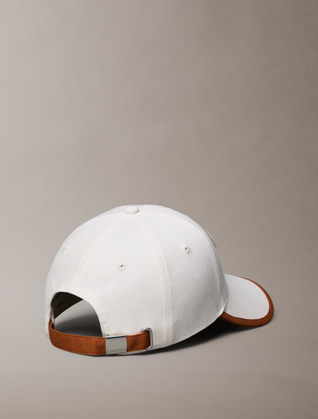 Buy 남녀공용 그래픽 펀 영 컬러풀 볼캡 in color White Alyssum