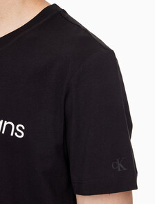 Buy 남성 레귤러핏 인스티튜셔널 로고 반팔 티셔츠 in color CK BLACK