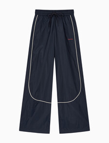 Buy 여성 크링클 나일론 조거 팬츠 in color Navy