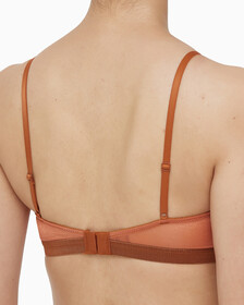 Buy 여성 퓨쳐 쉬프트 홀리데이 AF 브라렛 in color RED BROWN