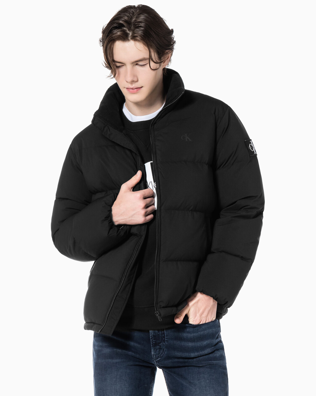 Buy 남성 레귤러핏 스탠드 카라 숏 다운 푸퍼 재킷 in color CK BLACK