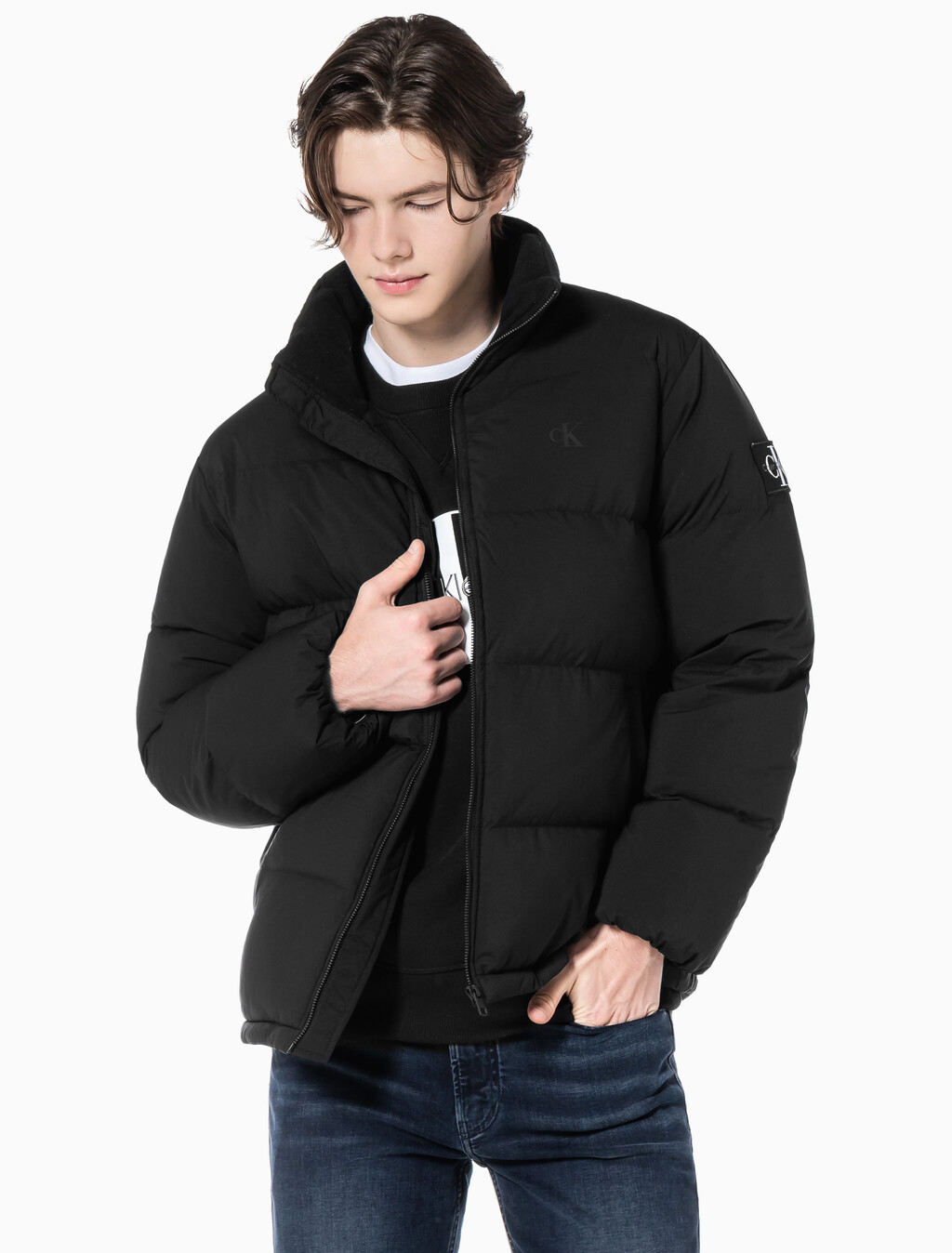 Buy 남성 레귤러핏 스탠드 카라 숏 다운 푸퍼 재킷 in color CK BLACK