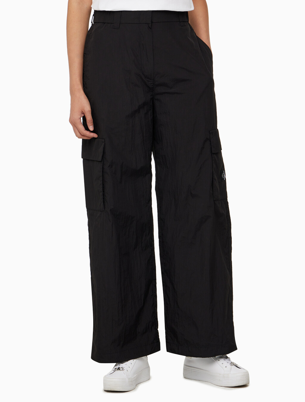 Buy 여성 루즈 카고팬츠 in color CK BLACK