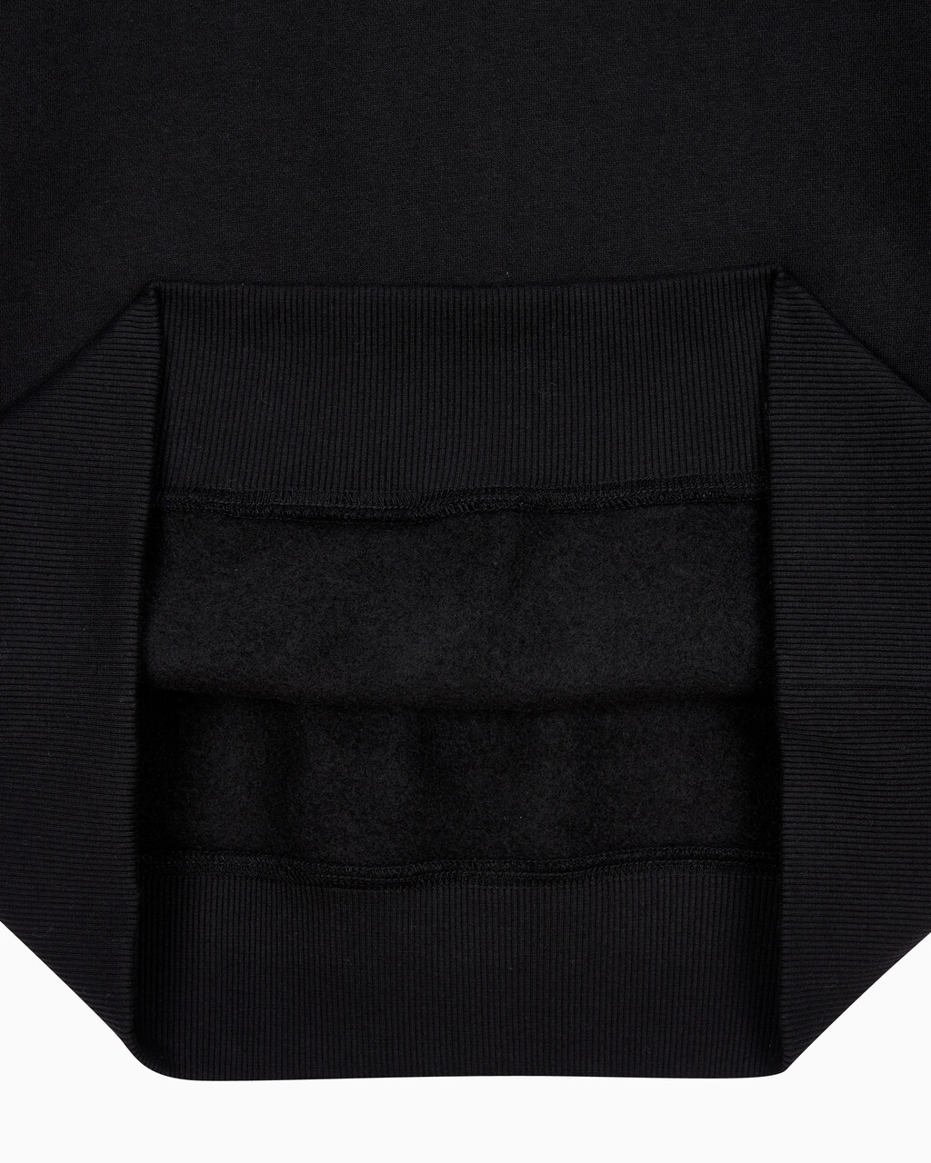Buy 남성 레귤러핏 CK 뱃지 로고 기모 스웨트셔츠 in color CK BLACK